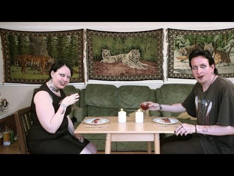Video: The British Couple Consider Themselves To Be Real Vampires - Alternative View