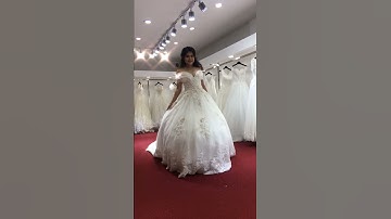 Váy cưới đính hoa nổi sang trọng | Chụp Ảnh Cưới Chuyên Nghiệp Tại HCM