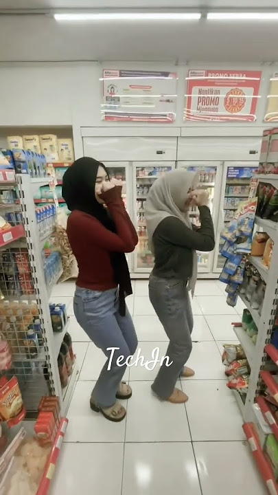 Mirip, Cewek ini Joget Gak Jelas di Indomaret, Baju Merah boleh juga #indomaret #fyp