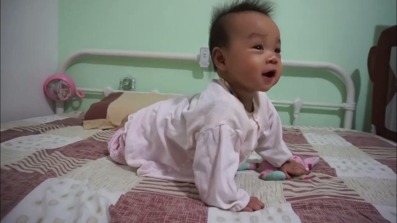 Ioiioi was 4 months and she knew how to roll over YouTube