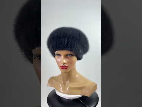 Норковий в'язаний жіночий берет "Шарик", видео 5