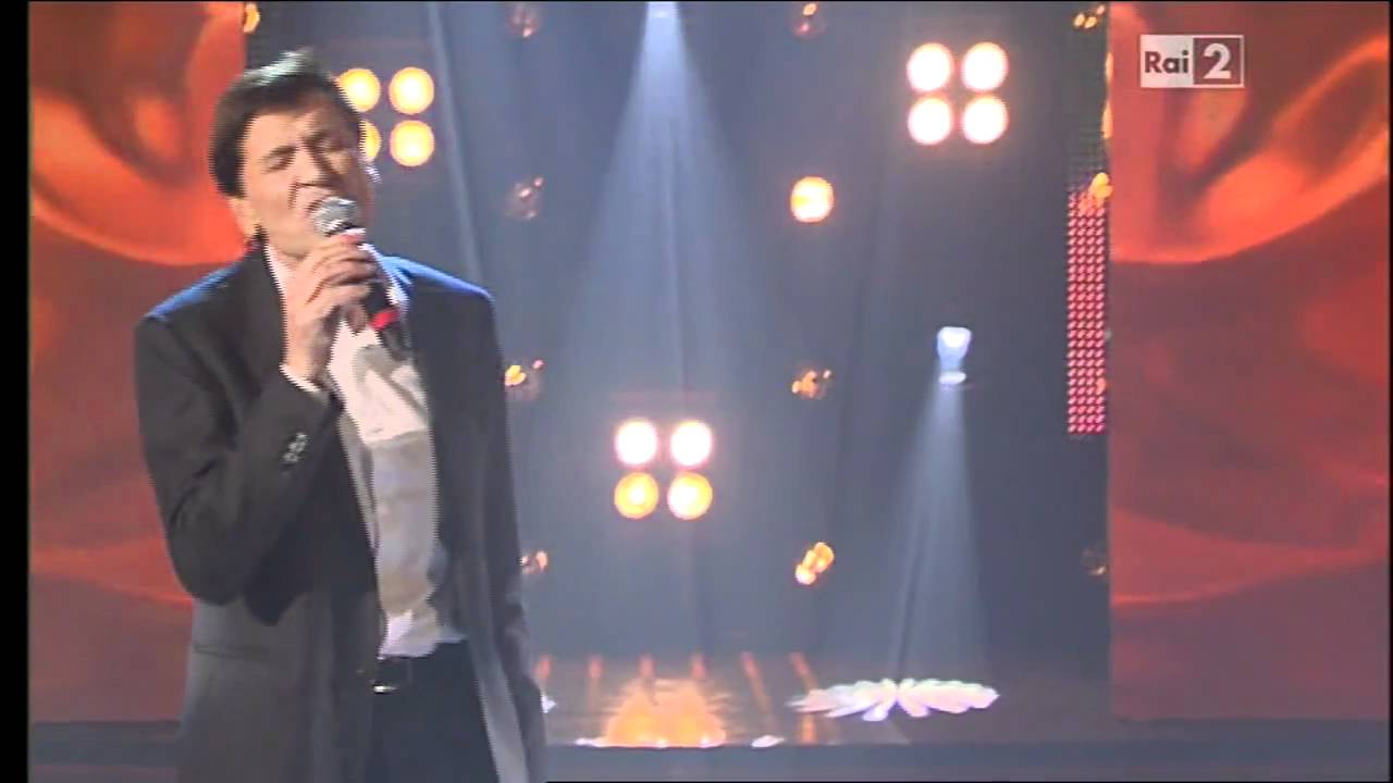 Gianni Morandi interpreta A Te - DUE 02-05-2011