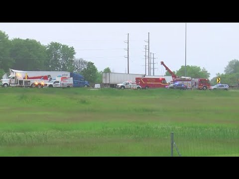 Crash involving 2 semis on Ohio Turnpike near Fremont - YouTube