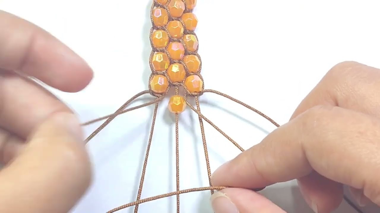 Cómo hacer un brazalete de Muranos súper fácil y original.