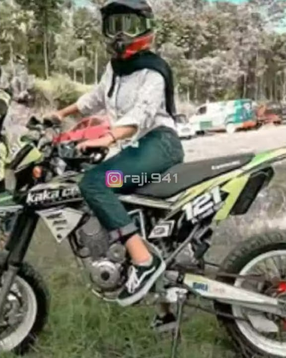 story wa cewek naik Supermoto