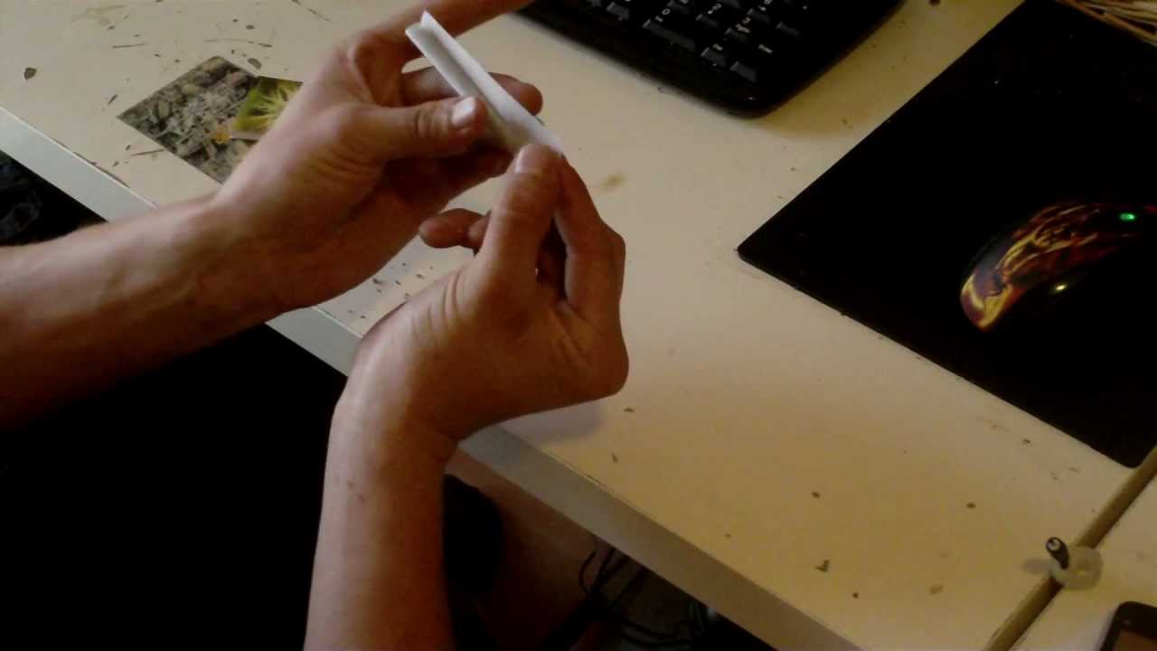 How to roll a backroll Joint in 90 sec - Jak ubalit jointa za 90 sekund.