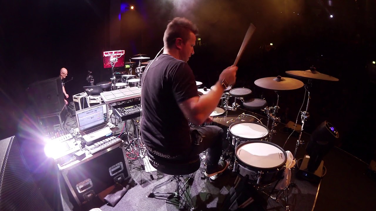 KJ Sawka face crack. Uk Drum and Bass. Live drum and bass