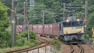 伯備線を走るEF64-1037号機牽引3084とEF64-1043号機牽引3081レ