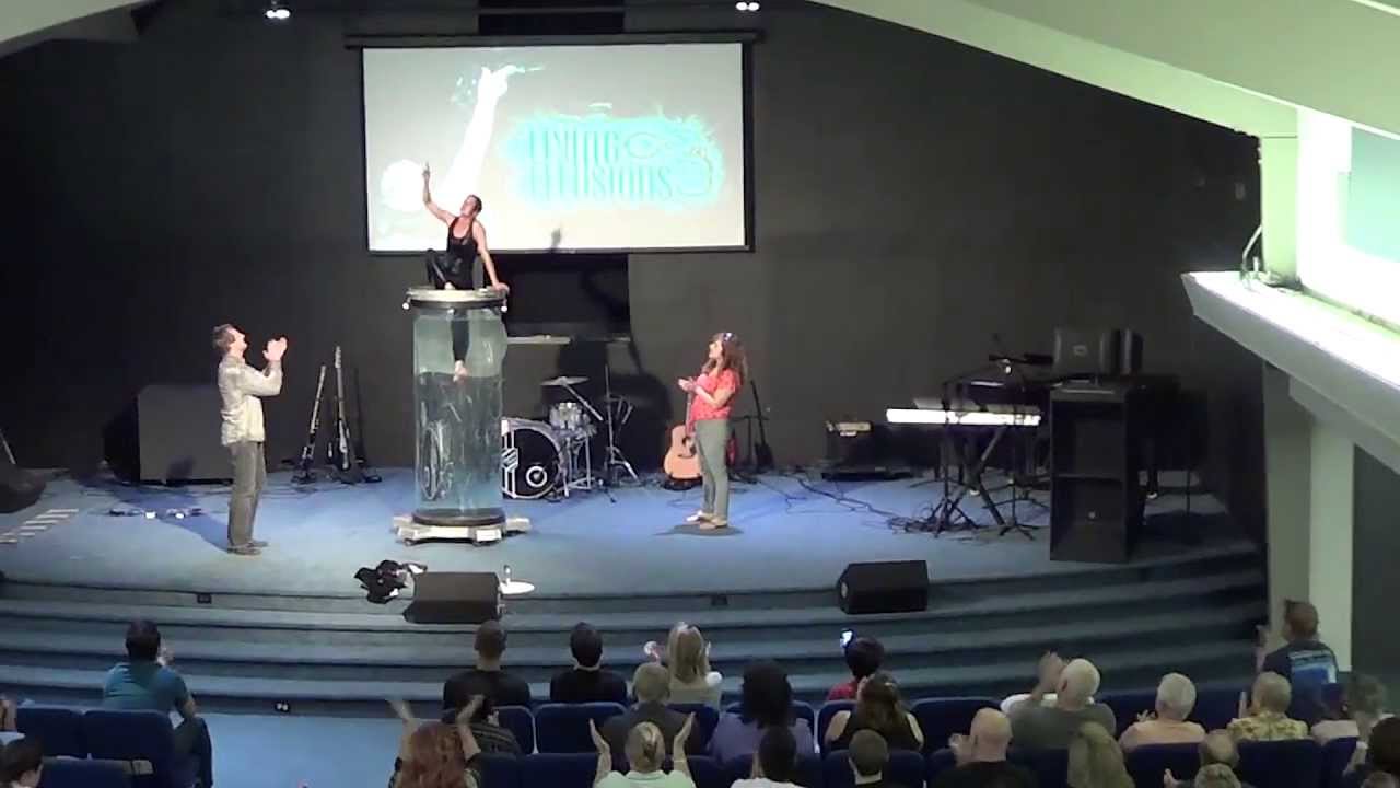 Lady Houdini Kristen Johnson at  Family Church Signal Hill (2013)