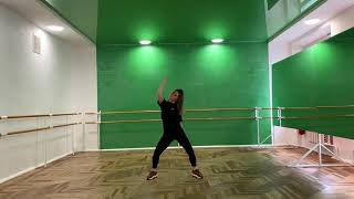 Solo Female Dancer and Acrobat-1000615