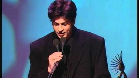 Shahrukh Khan recieves his 1st IIFA.avi