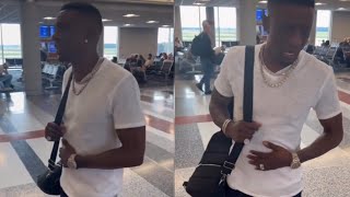 “I Gotta Sh*t, Find Me Some Tissue” Boosie Couldn’t Take Picture With Fans & Tries To Find Restroom