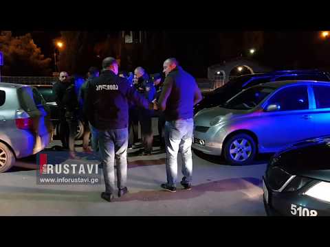 ღამის რბოლა, პატრულის რამდენიმე ეკიპაჟი მსუბუქ ავტომობილს მისდევდა