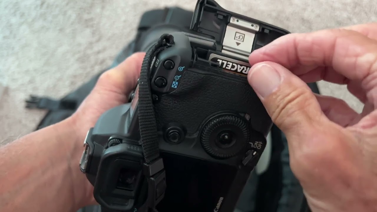 Canon EOS 5D + CF Card + ジャンク品オマケ How to remove CF card from Canon 5D EOS Mark II - YouTube