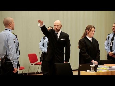Breivik Nazi selamıyla mahkemeye girdi