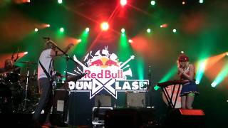 The Ting Tings - We Walk (Reggae) (Live in Las Vegas@Red Bull Soundclash) 2011