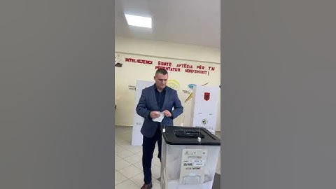 Kreu i SPAK, Altin Dumani voton në shkollën “At Zef Pllumi”, shoqërohet nga bashkëshortja