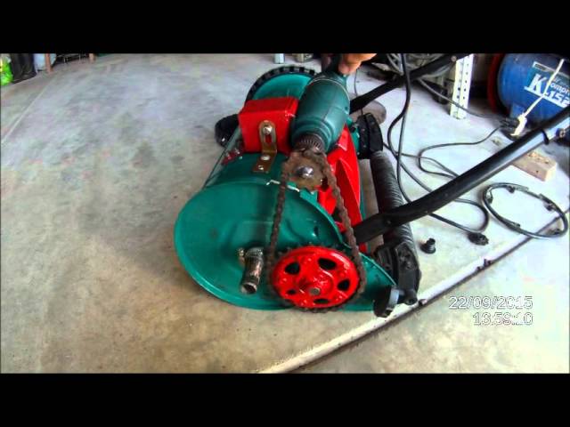 ドリルで電動化 BOSCH 手動式芝刈機 380mm幅 - YouTube