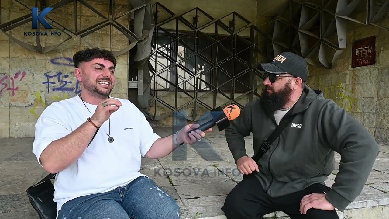 Këngëtar apo magjistar i zërit? Ky njeri imiton gjithçka!