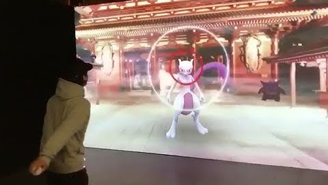 Real thing happening at the CHINA Pokémon Go Event! Catch Mewtwo without EX Pass?
