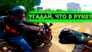 видео: Меня чуть не сбил таксист! Почему мы не умеем ездить на мотоцикле? На SUZUKI GSF400 Bandit по городу картинка: Меня чуть не сбил таксист! Почему мы не умеем ездить на мотоцикле? На SUZUKI GSF400 Bandit по городу