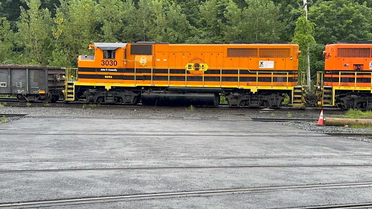Switching Scrap Metal Loads in East Deerfield Yard - YouTube