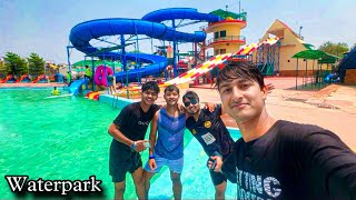 Waterpark me maja aagya with friends 😍 screenshot 1