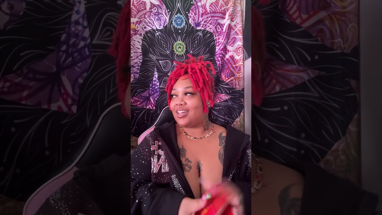 Divine Feminine 💕 The Visionary 👓