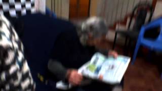 Mi abuela leyendo su periodico en la sala de la casa......28-04-2013 21:00 hras screenshot 5
