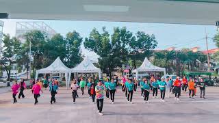 Download Lagu Knock 3 Times Reggae Cha Cha - Line Dance / Demo : VINFAST Line Dance by Yani Class MP3