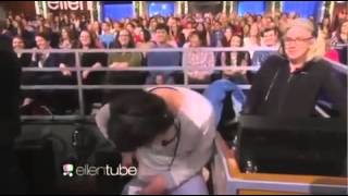 Melissa McCarthy surprises Ellen...