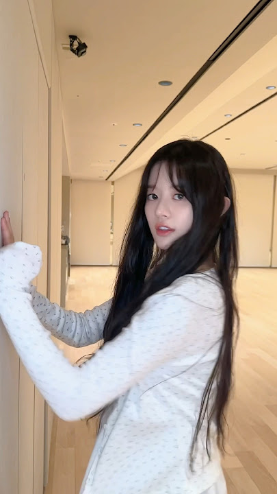 THE CAMERA WORK✨ wanted to try this #MINJU #민주 #MOKA #모카 #ILLIT #아일릿