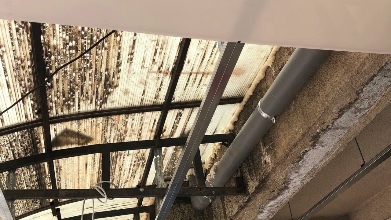 Faux plafond en PVC pour une terrasse