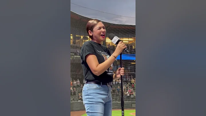 MARINE CORPS VETERAN ELIZABETH QUINONES SINGS NATI...