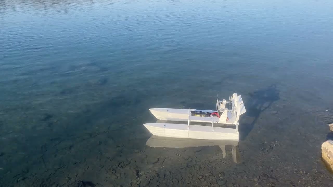 3D printed Quad Prop RC Catamaran - 4 motors at work (nearer field of view)