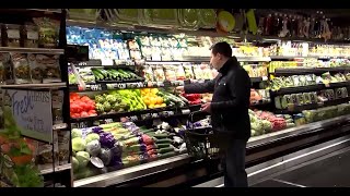 Doctors Share Tips to Safely Grocery Shop During COVID-19 Pandemic
