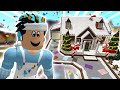 building a bloxburg gingerbread house because it's almost CHRISTMAS again