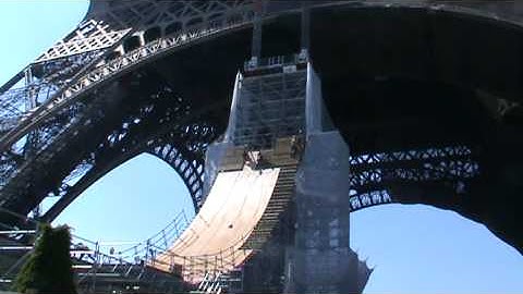 CONSTRUCTION MEGA RAMP Taïg Khris   WORLD RECORD DU MONDE  EIFFEL TOWER trocadero PARIS MAI 2010