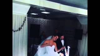 Молодожёны Дима и Марина зажигают!!!!Самый крутой танец жениха и невесты!!! Молодожёны Дима и Марина зажигают!!!!Самый крутой танец жениха и невесты!!!