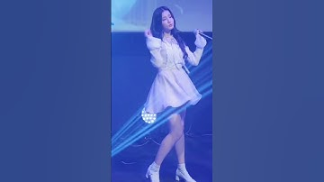 Kim taehyung reacte Nancy momoland ( no hate )#btsv#nancy#nancymomoland#kpop#taecy