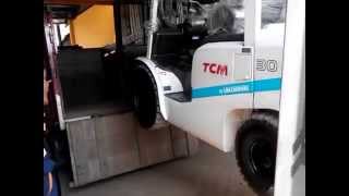Detik Detik Menegangkan Loading Forklift TCM ke Truck !!!