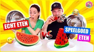 REAL FOOD vs SPEELGOED CHALLENGE met OUDERS!! * Een Bord Vol Speelgoed Opeten! ♥DeZoeteZusjes♥