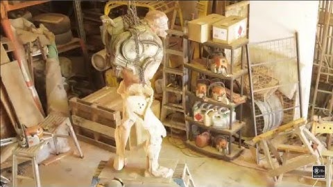 A ripping good DOOM  chainsaw sculpture!