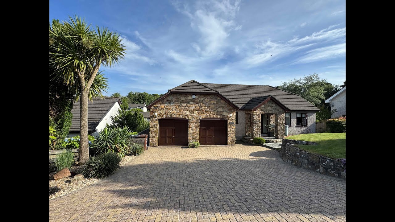 Берли-Клоуз, Труро — впечатляющий отдельно стоящий семейный дом с 4/5 спальнями и большим гаражом...