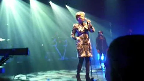 Emeli Sandé - Read All About It Part III (Live Koninklijk Circus)