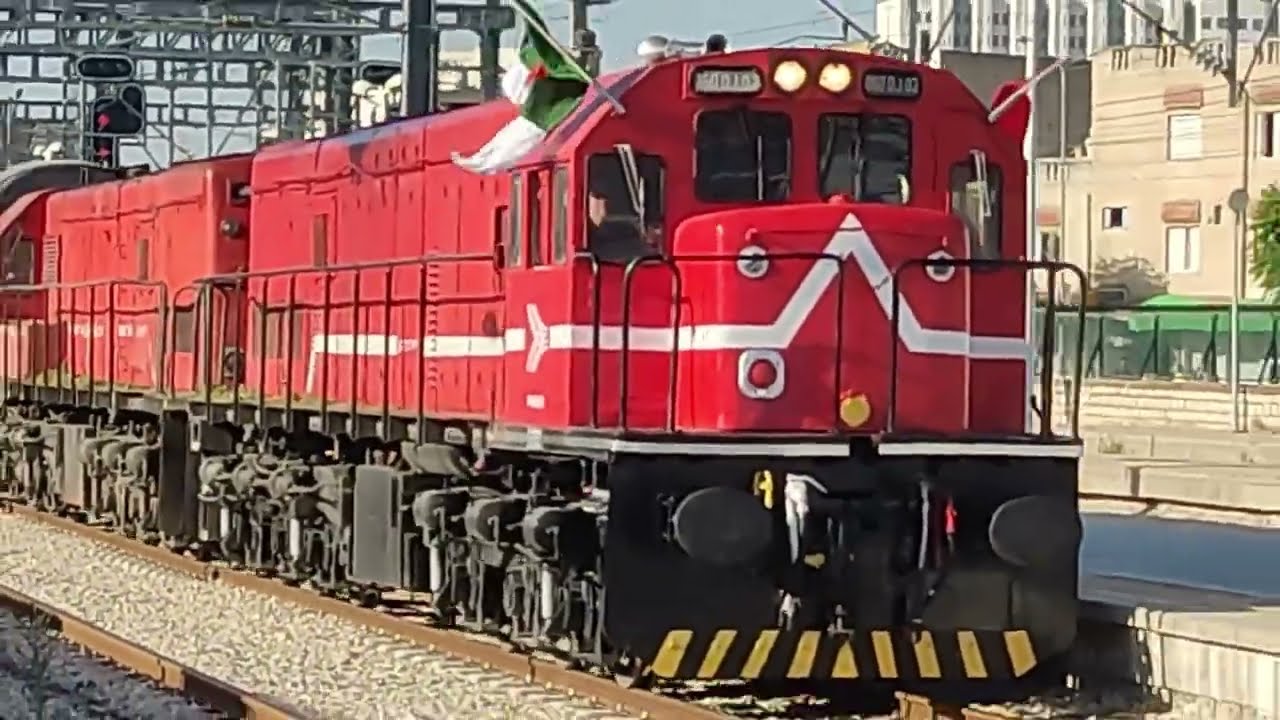 أول قطار تجريبي بين تونس و الجزائر فيديو نادر لدخول القطار لمحطة تونس العاصمة 🇹🇳🇹🇳