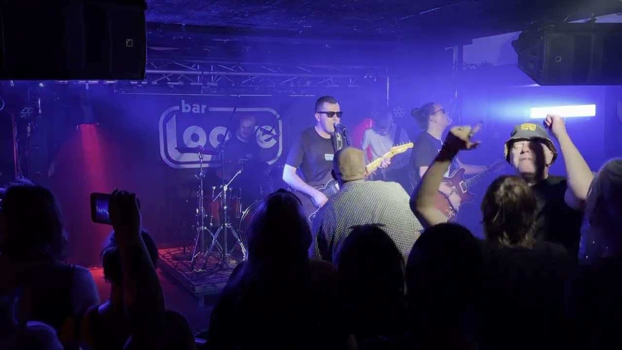 Määnsidi plays Oasis - Morning Glory (live Bar Loose Helsinki 4.10.2025)