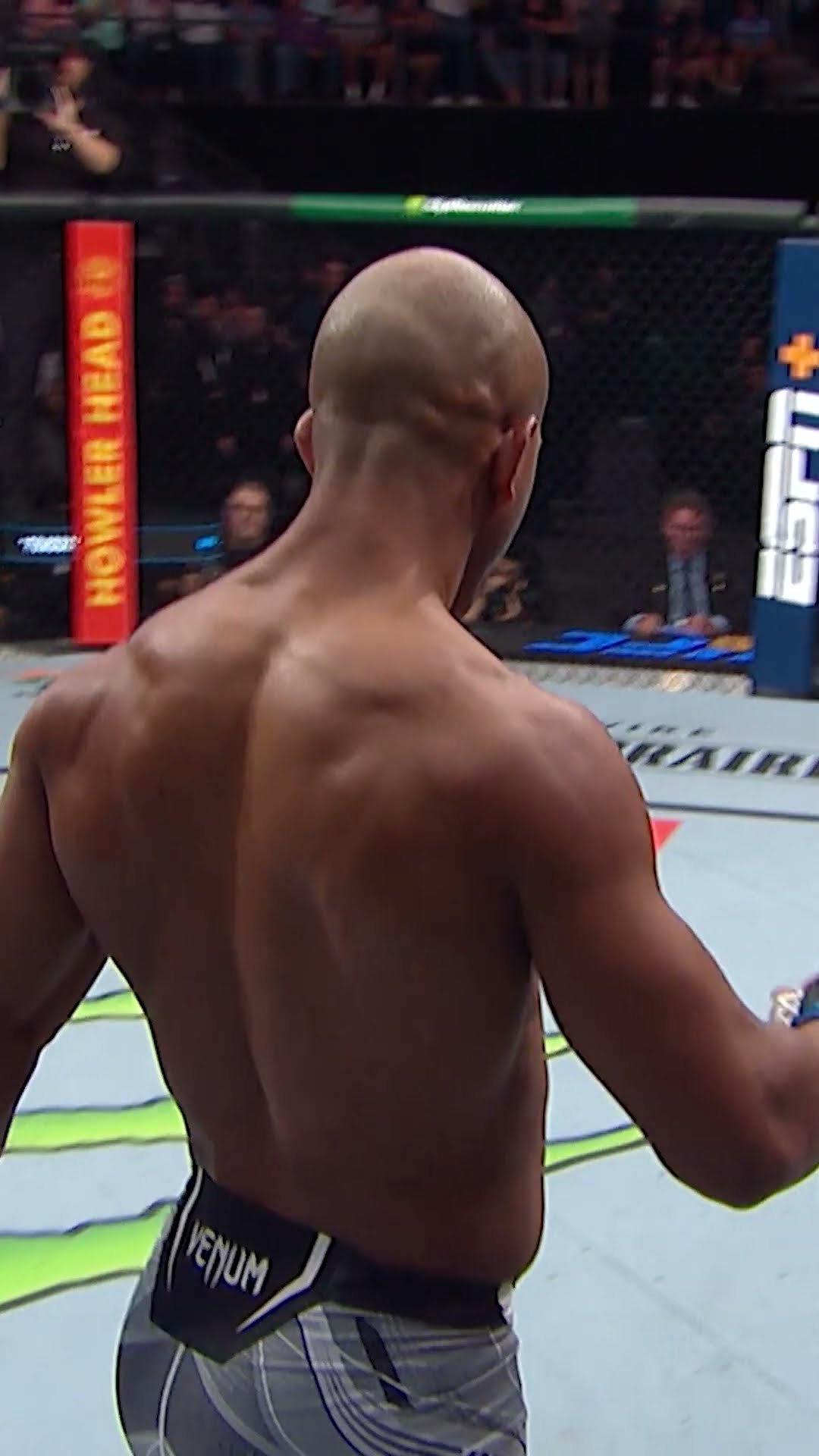 HE'S OUT ON HIS FEET ? #UFCVegas102