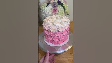 Ombre rosettes #cakedecorating #cake #caketutorial #cakedesign