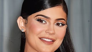 Kylie jenner shows off her birthday suit & someone tries to break into
home. kanye west apparently isn't a great podcast guest. plus, kendall
jenner's ex...